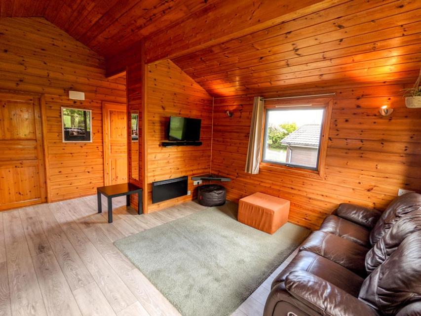 Avallon Lodge *